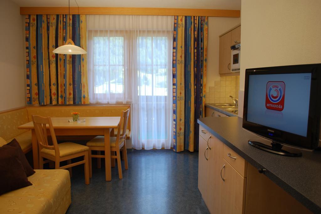 Chasa Monthani Ischgl Pokoj fotografie